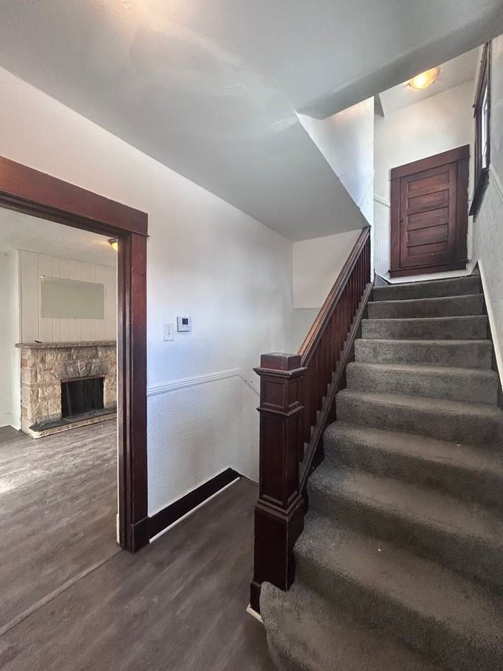 1110 Ingham St - Photo 4 of 31