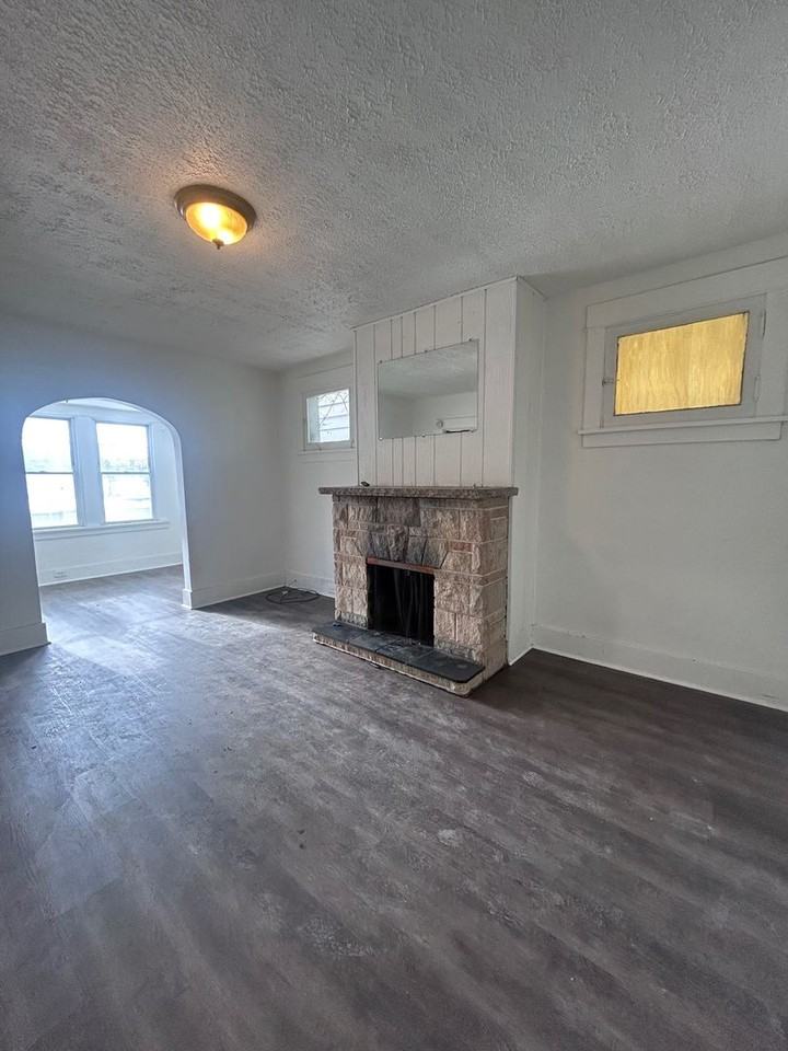 1110 Ingham St - Photo 6 of 31