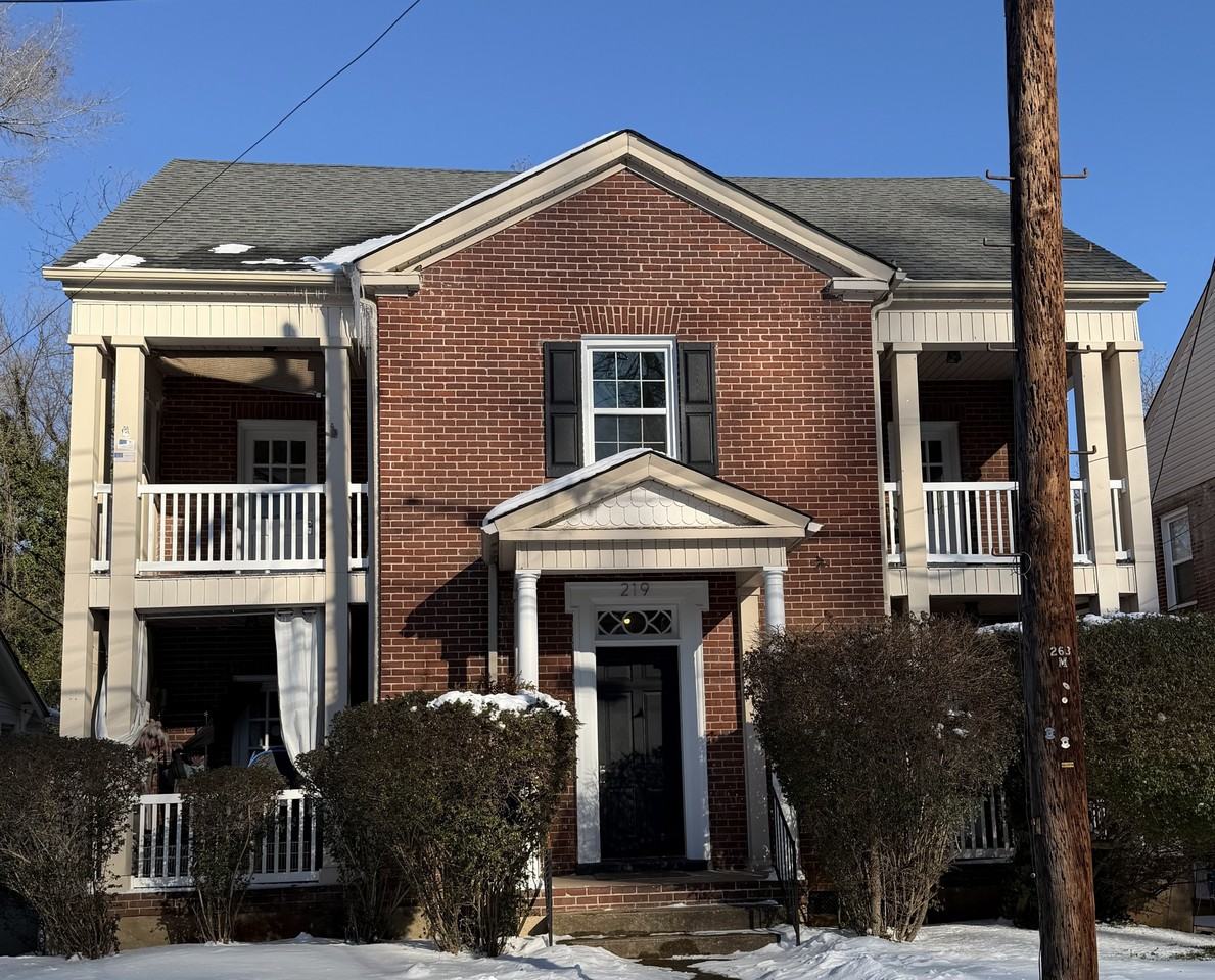 219 Montague Street - Photo 5 of 33