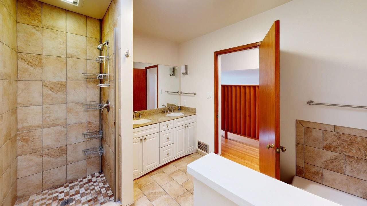 290 Acacia Ave - Photo 2 of 10