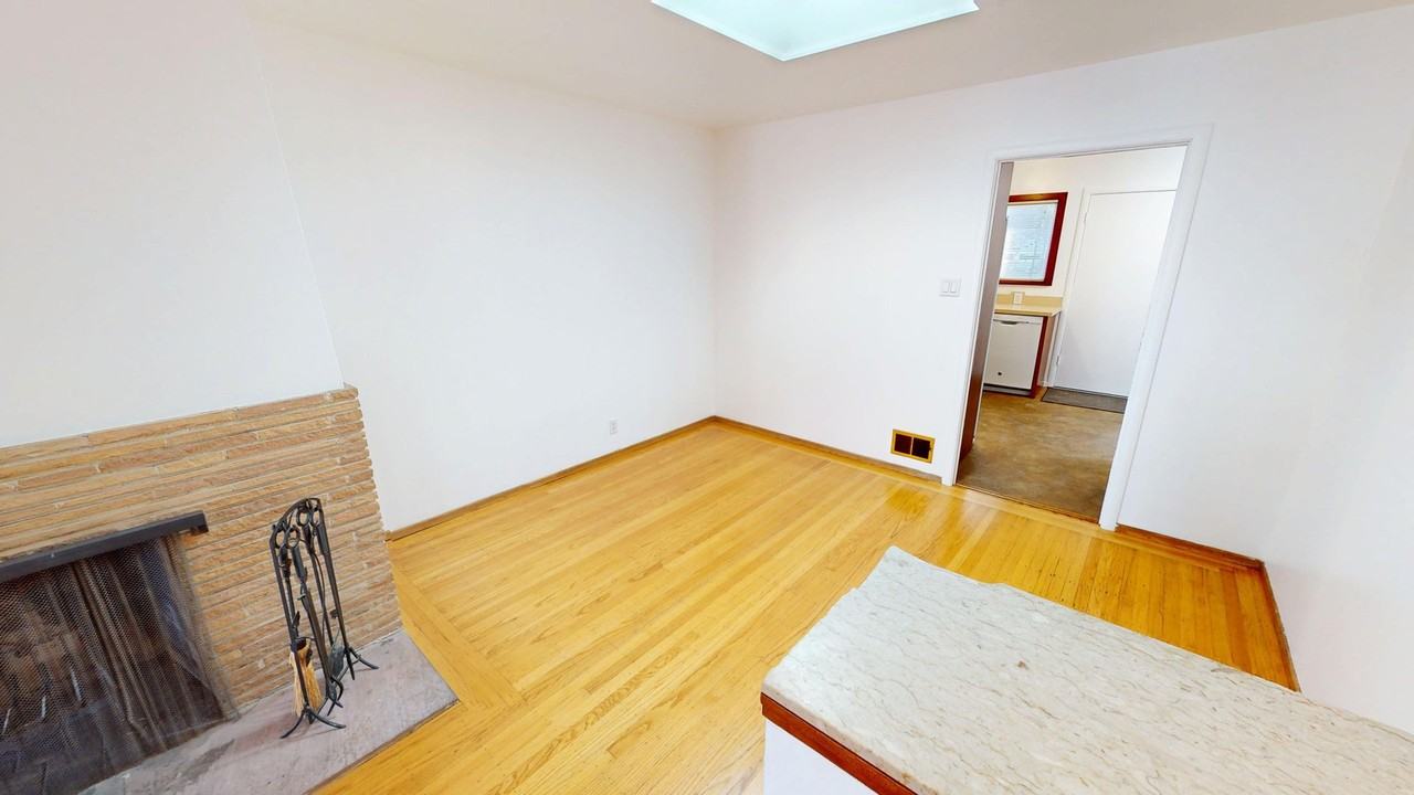 290 Acacia Ave - Photo 5 of 10