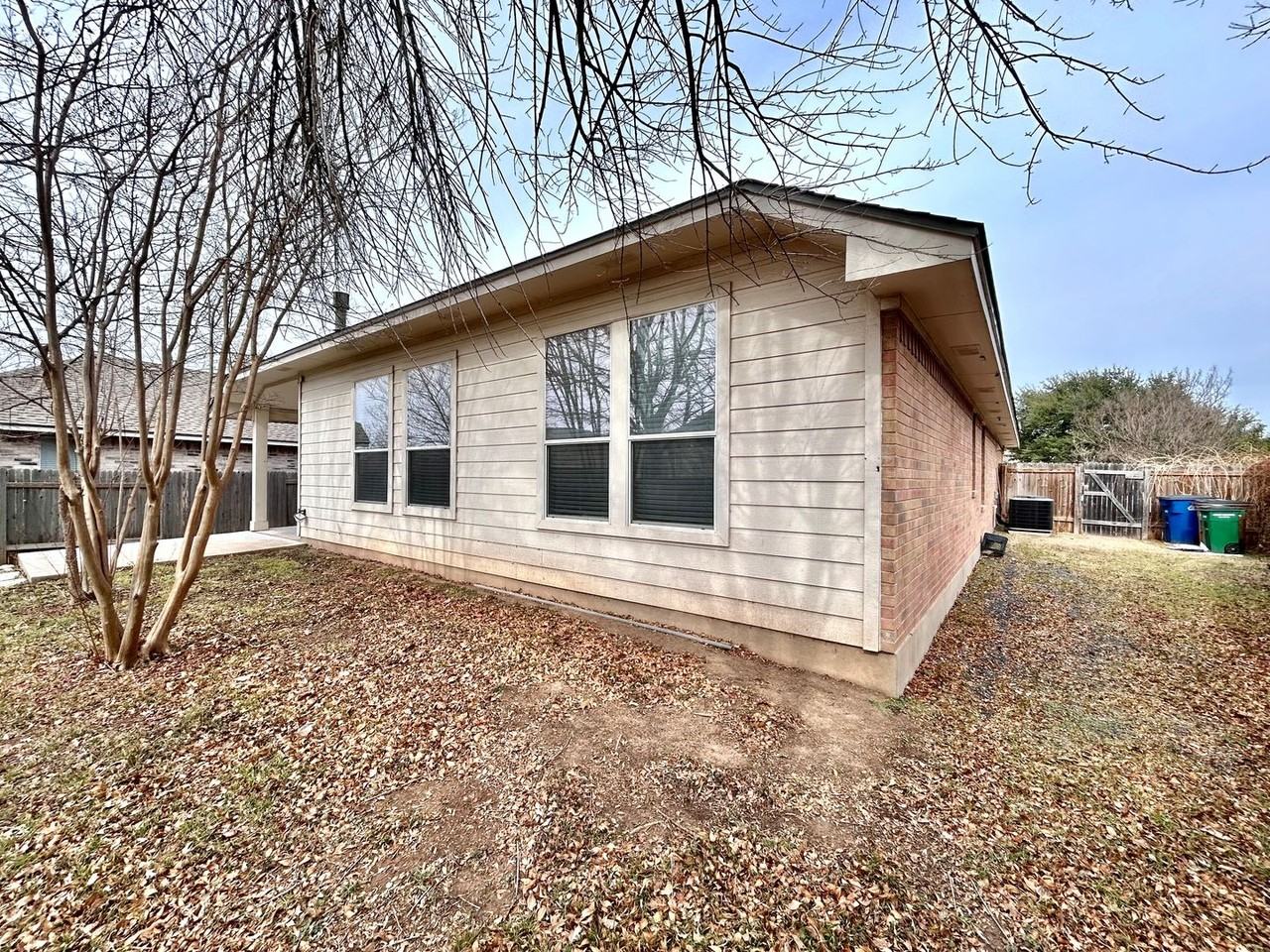 1709 Bush Coat Ln - Photo 5 of 33