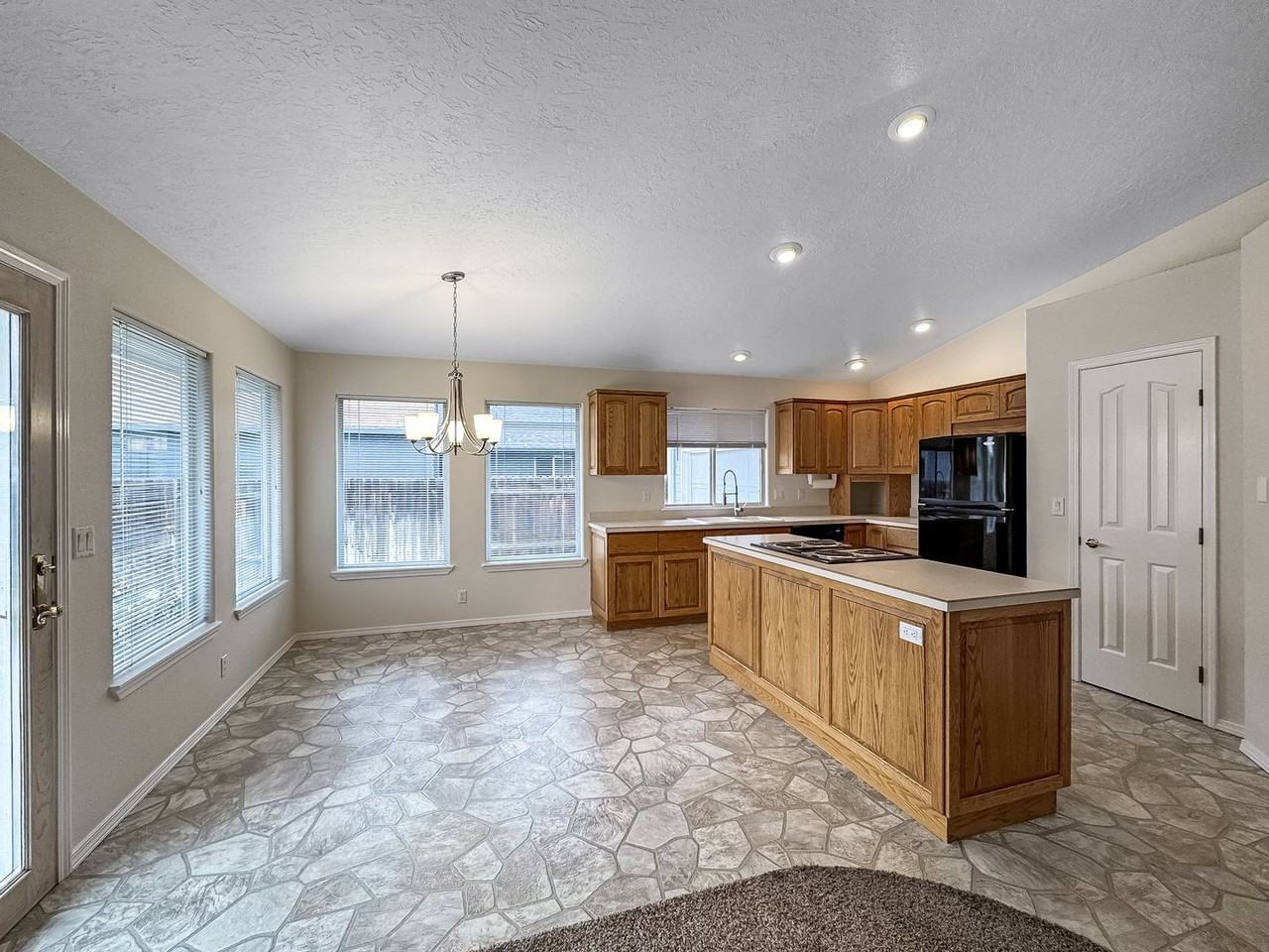 12253 W Norway St - Photo 7 of 24