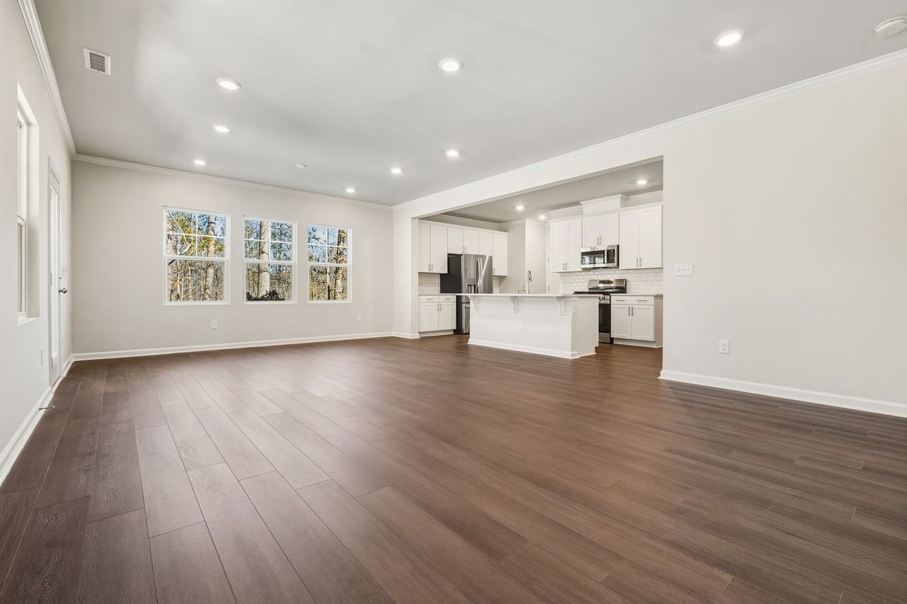 6105 Shade Tree Ln - Photo 6 of 23