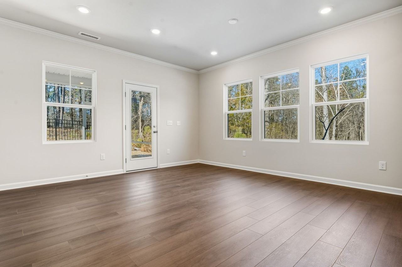 6105 Shade Tree Ln - Photo 7 of 23