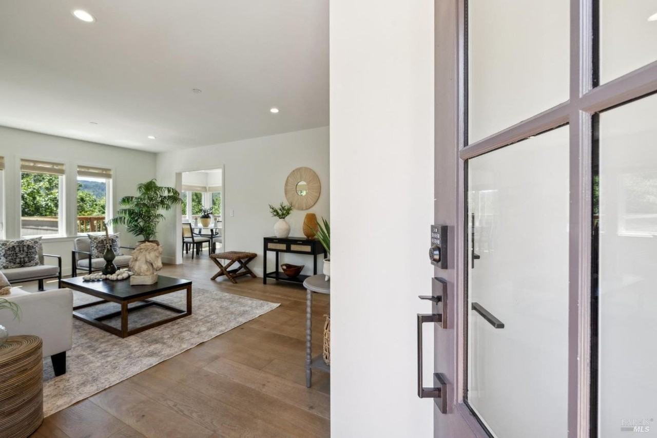 31 Baywood Ave - Photo 2 of 50