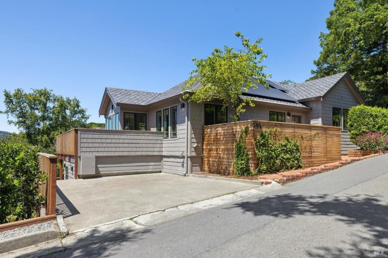 31 Baywood Ave - Photo 3 of 50