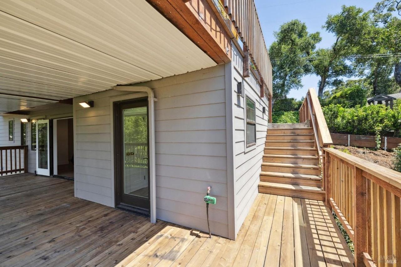 31 Baywood Ave - Photo 5 of 50