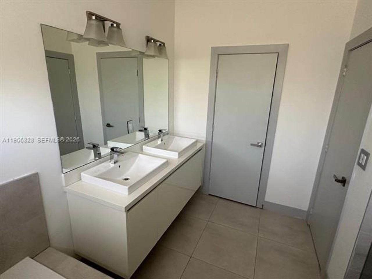 7220 7220 NW 103rd Path th 7220 - Photo 4 of 7