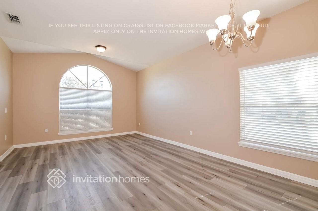 1730 J Lawson Blvd - Photo 5 of 17