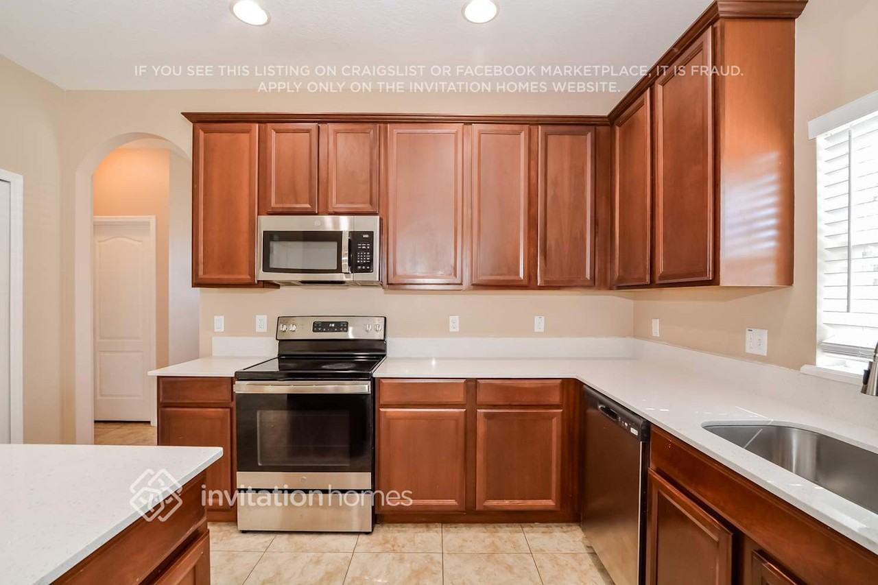 1730 J Lawson Blvd - Photo 7 of 17