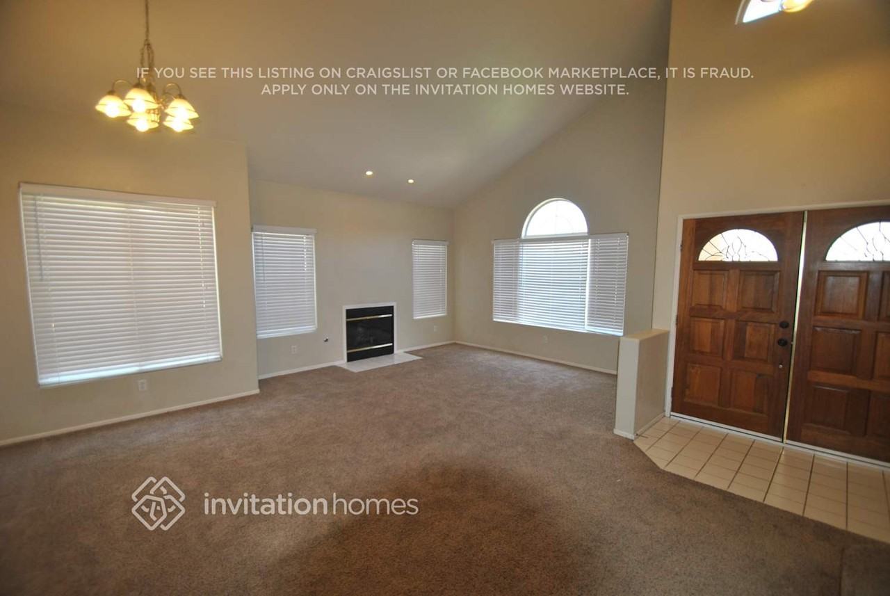 2657 W Torrey Pine Rd - Photo 2 of 14