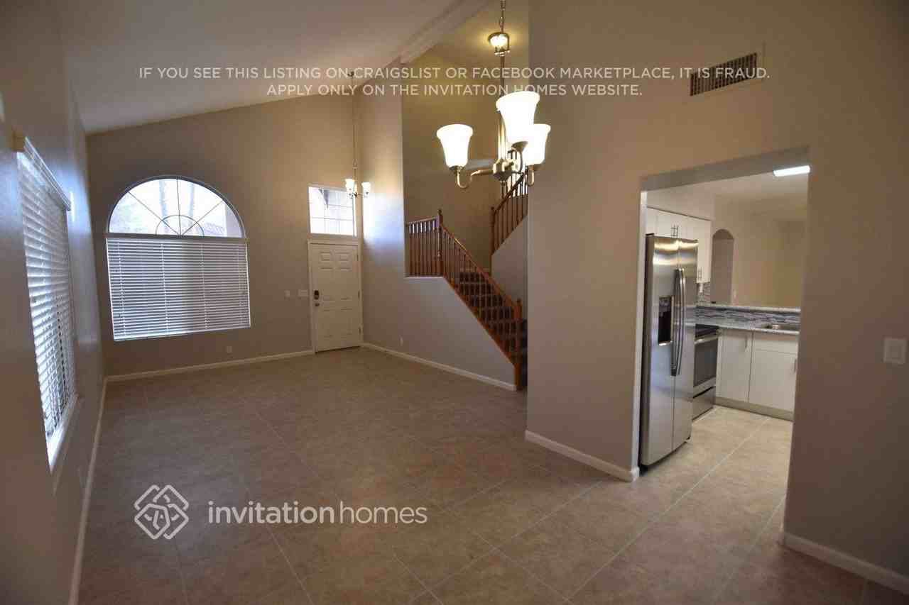 2458 E Jasper Dr - Photo 2 of 17