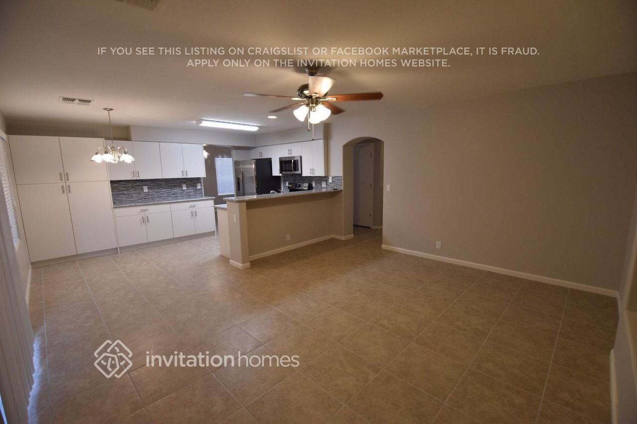 2458 E Jasper Dr - Photo 4 of 17