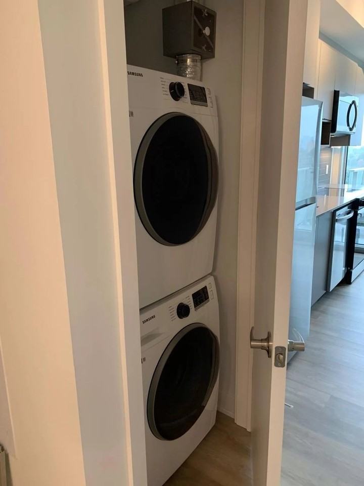 280 Montgomery St - Photo 3 of 10