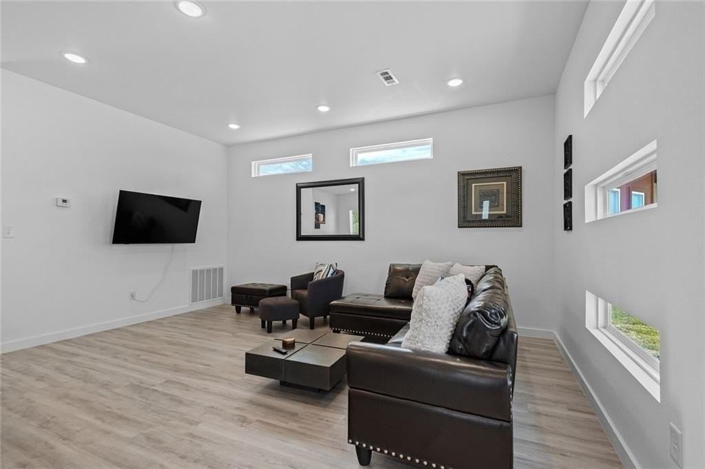 680 Pacific  AVE - Photo 4 of 22