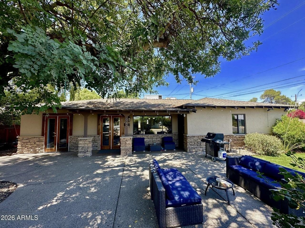 946 E Denton Ln - Photo 3 of 22