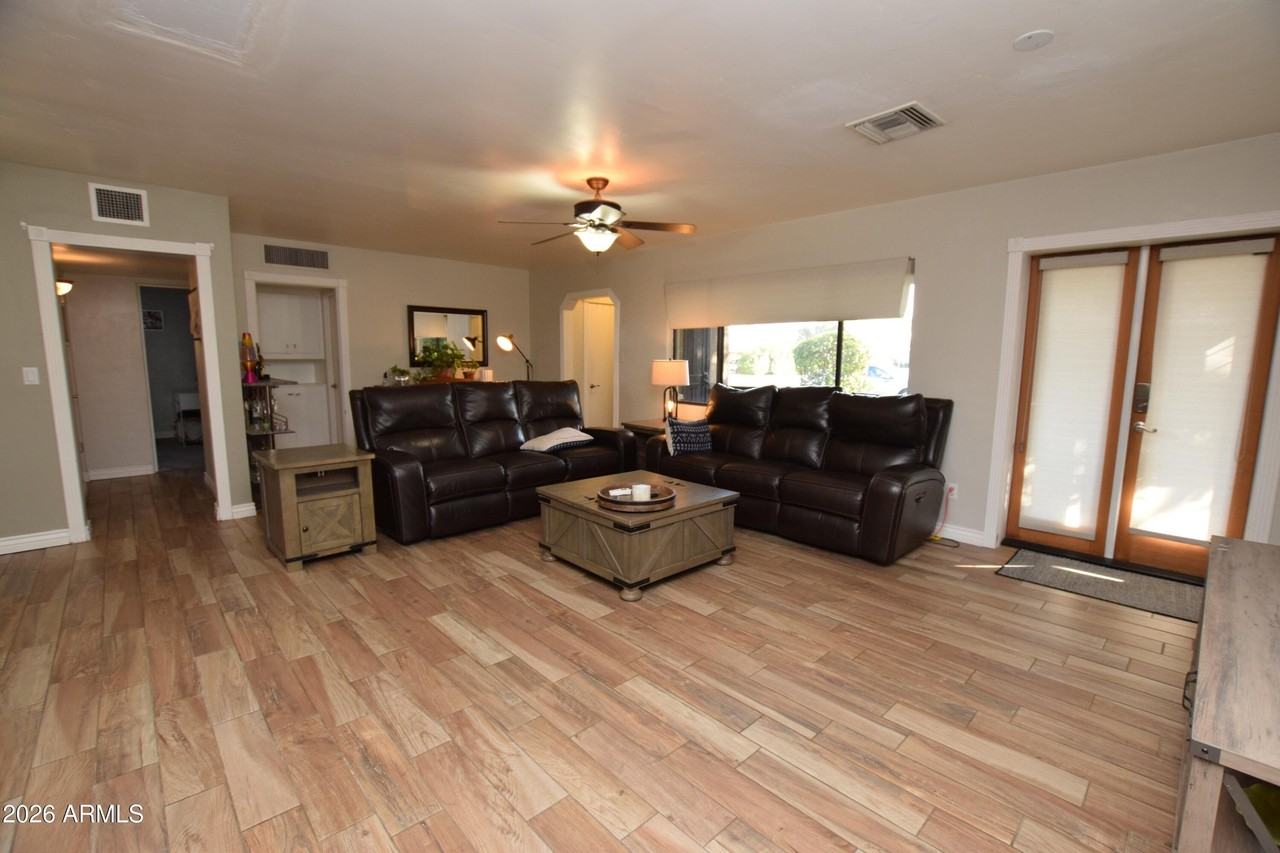 946 E Denton Ln - Photo 6 of 22