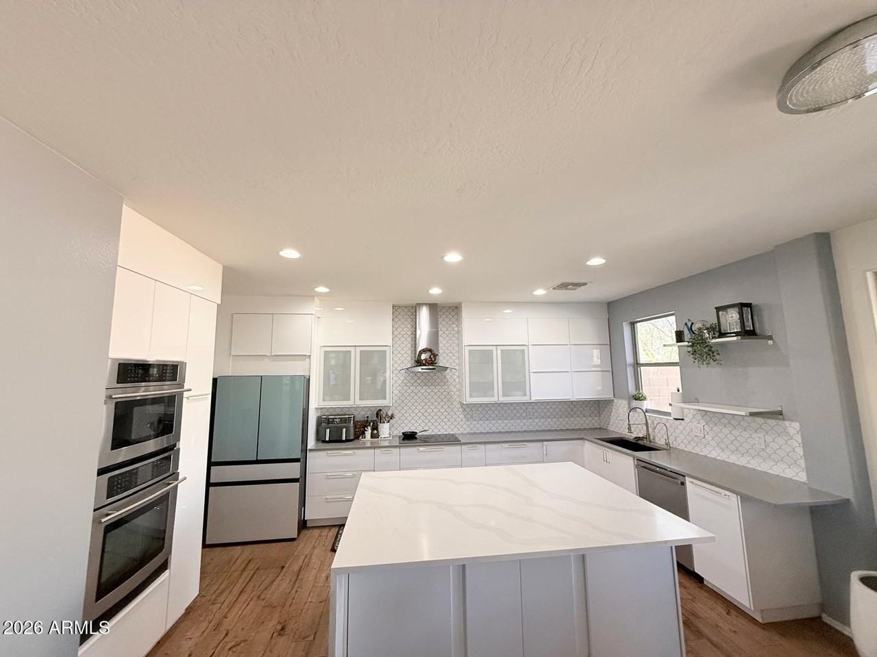 1906 E Patrick Ln - Photo 6 of 8