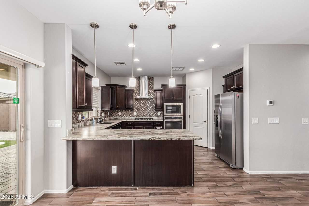 2381 E Brigadier Dr - Photo 5 of 36