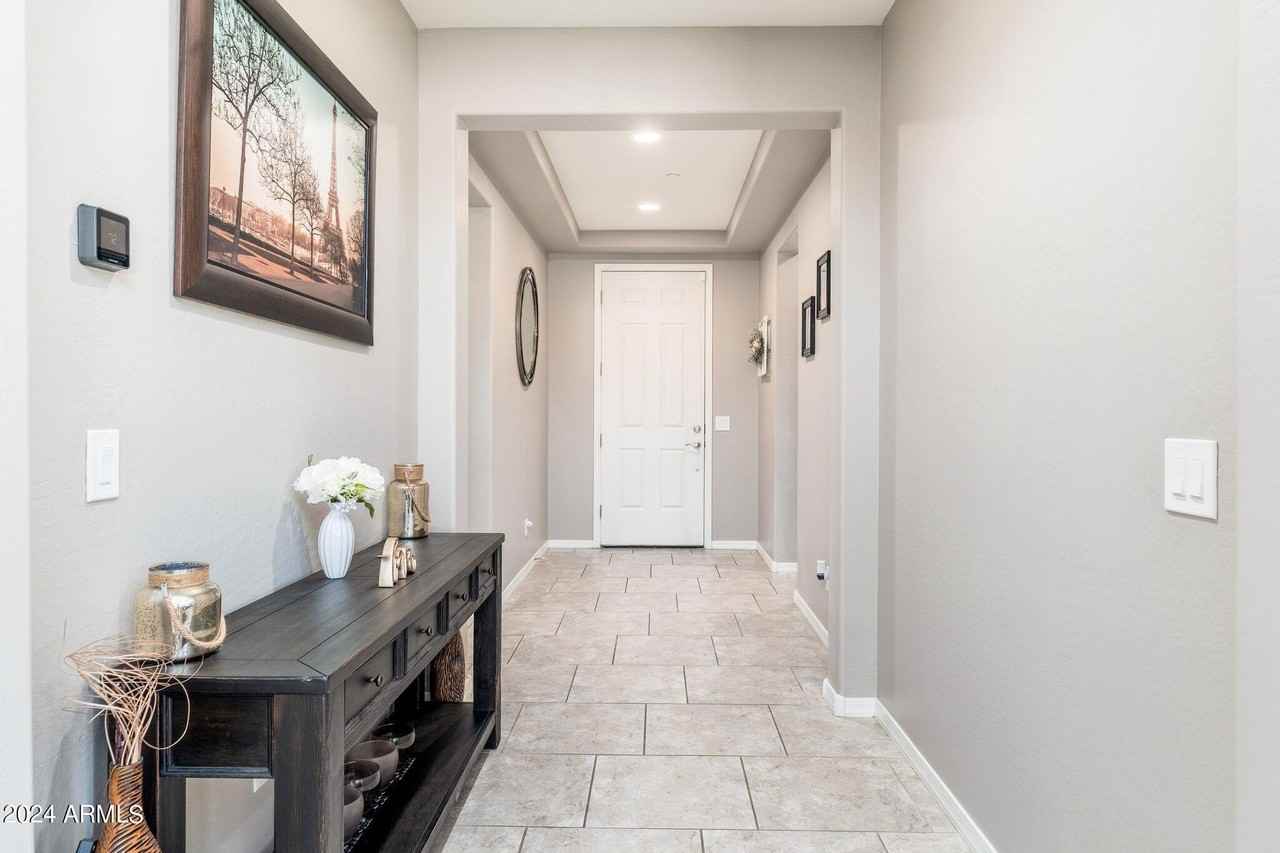 10648 W Eucalyptus Rd - Photo 4 of 35