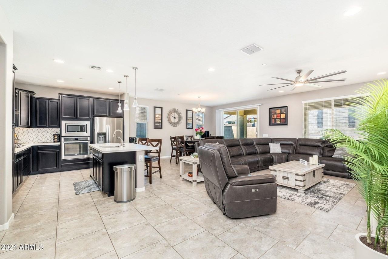 10648 W Eucalyptus Rd - Photo 6 of 35