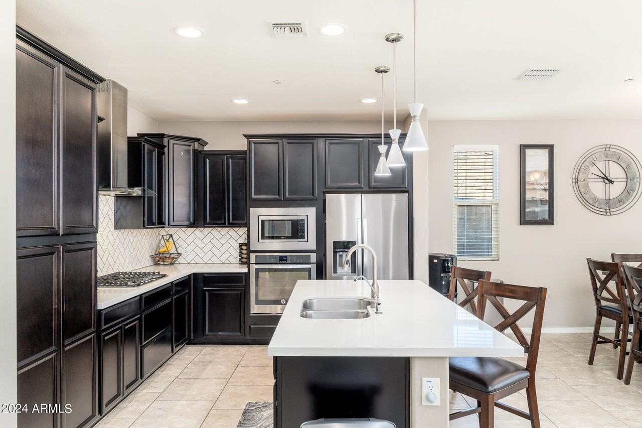 10648 W Eucalyptus Rd - Photo 7 of 35