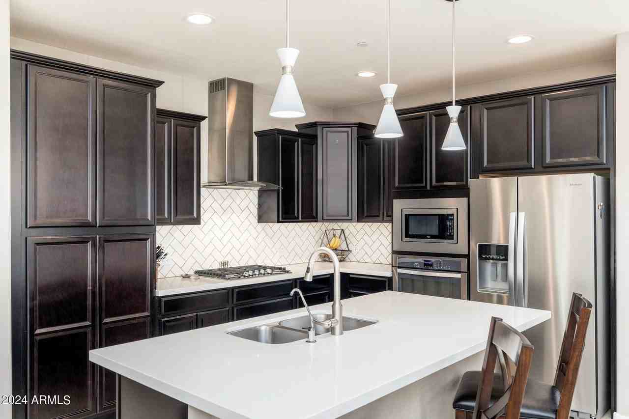 10648 W Eucalyptus Rd - Photo 5 of 35