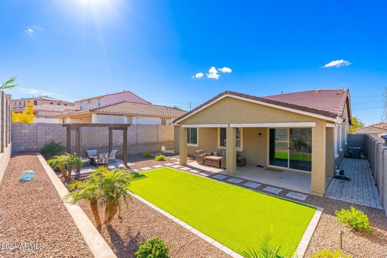 10648 W Eucalyptus Rd - Photo 2 of 35