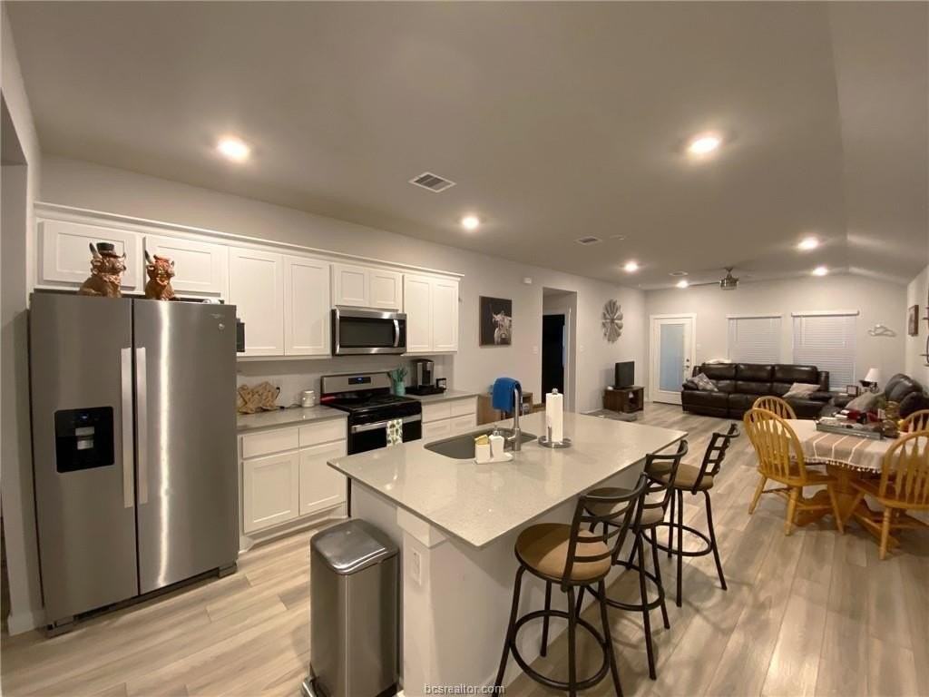 904 Kickapoo Ln - Photo 3 of 16