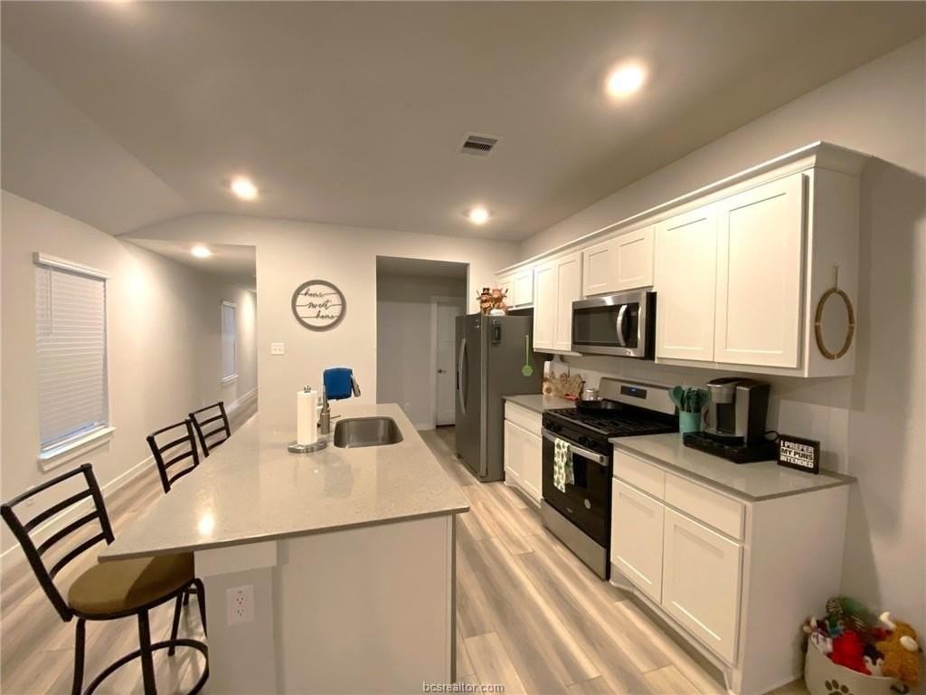 904 Kickapoo Ln - Photo 5 of 16