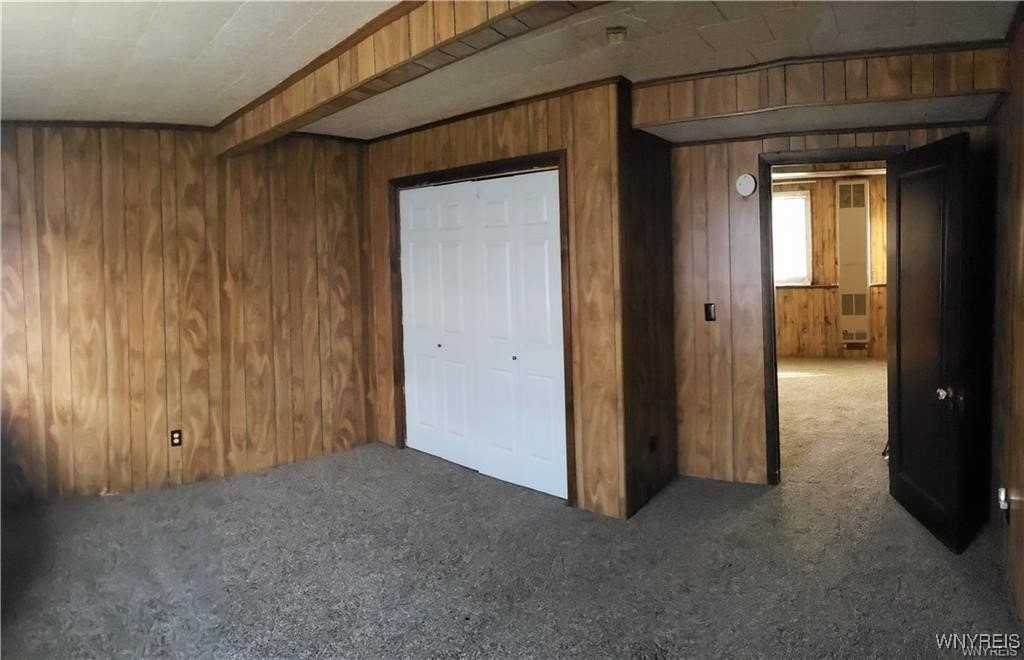 139 S Main St - Photo 4 of 8