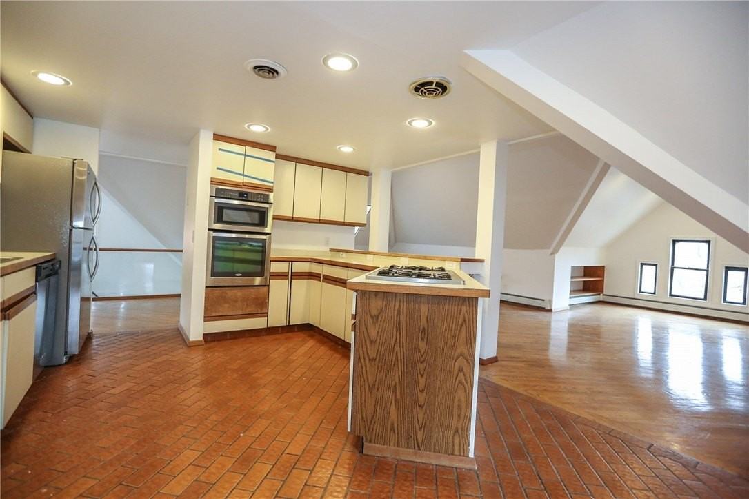 11 Portsmouth Ter Apt 3 #3 - Photo 3 of 27