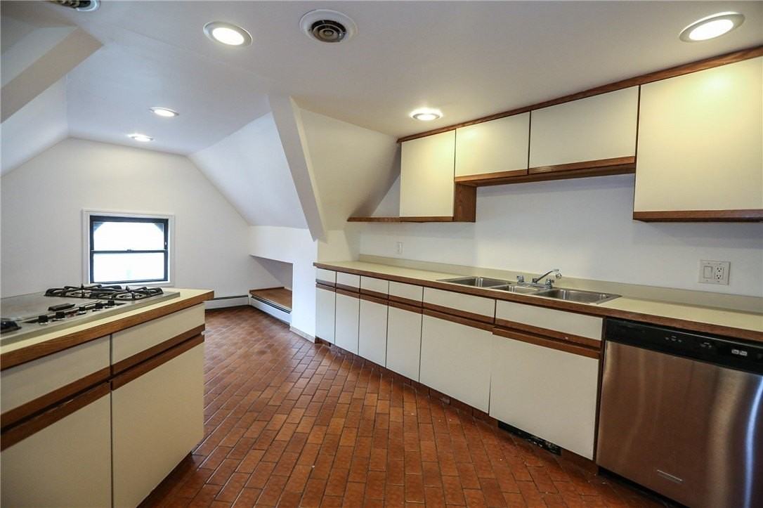 11 Portsmouth Ter Apt 3 #3 - Photo 6 of 27