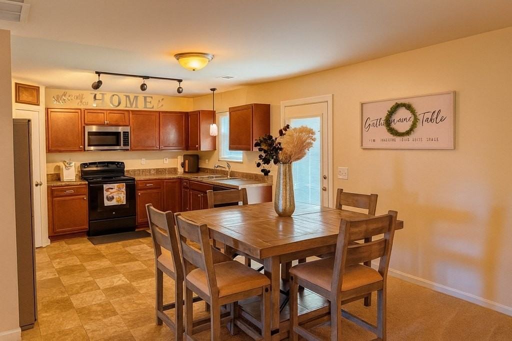 2626 Honeysuckle Dr - Photo 5 of 23