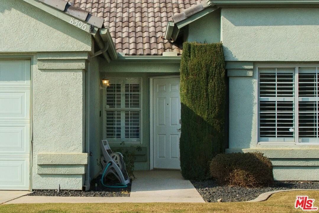 8506 Blue Heron Dr - Photo 2 of 32