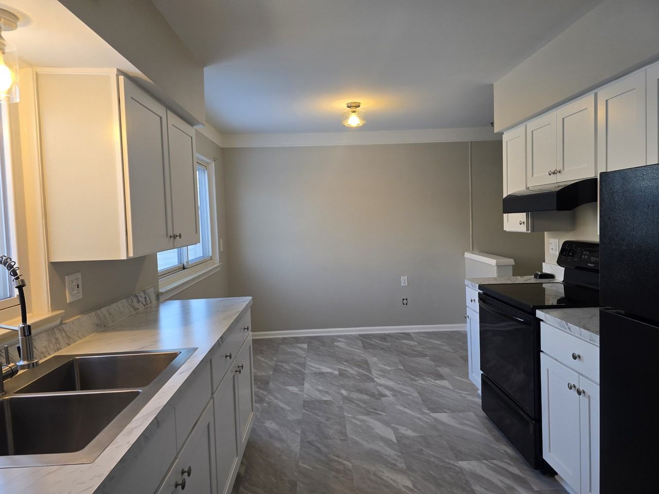 1111 N Kenwood Ave #1 - Photo 3 of 10