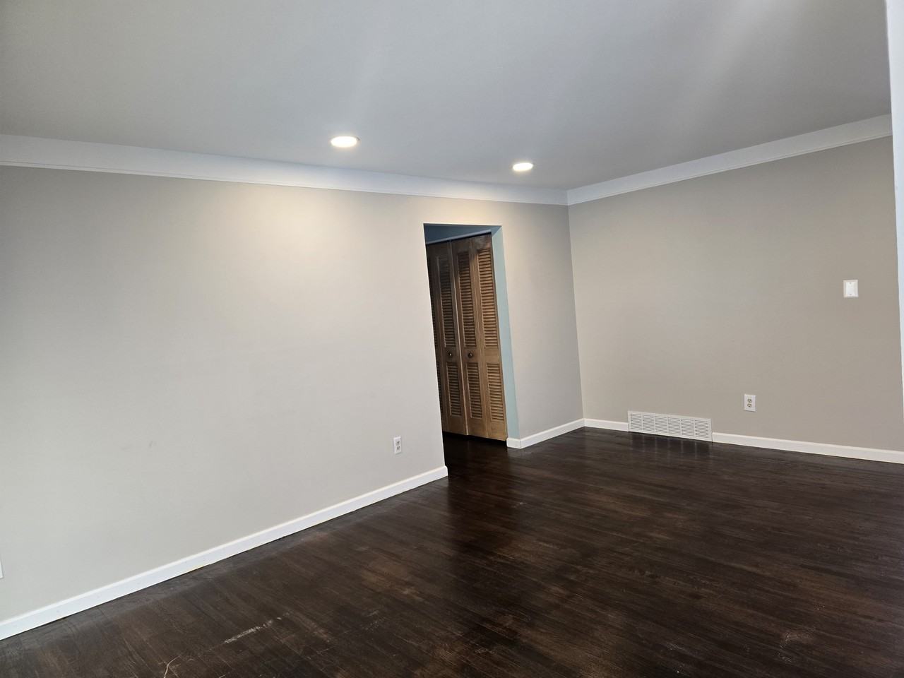 1111 N Kenwood Ave #1 - Photo 4 of 10