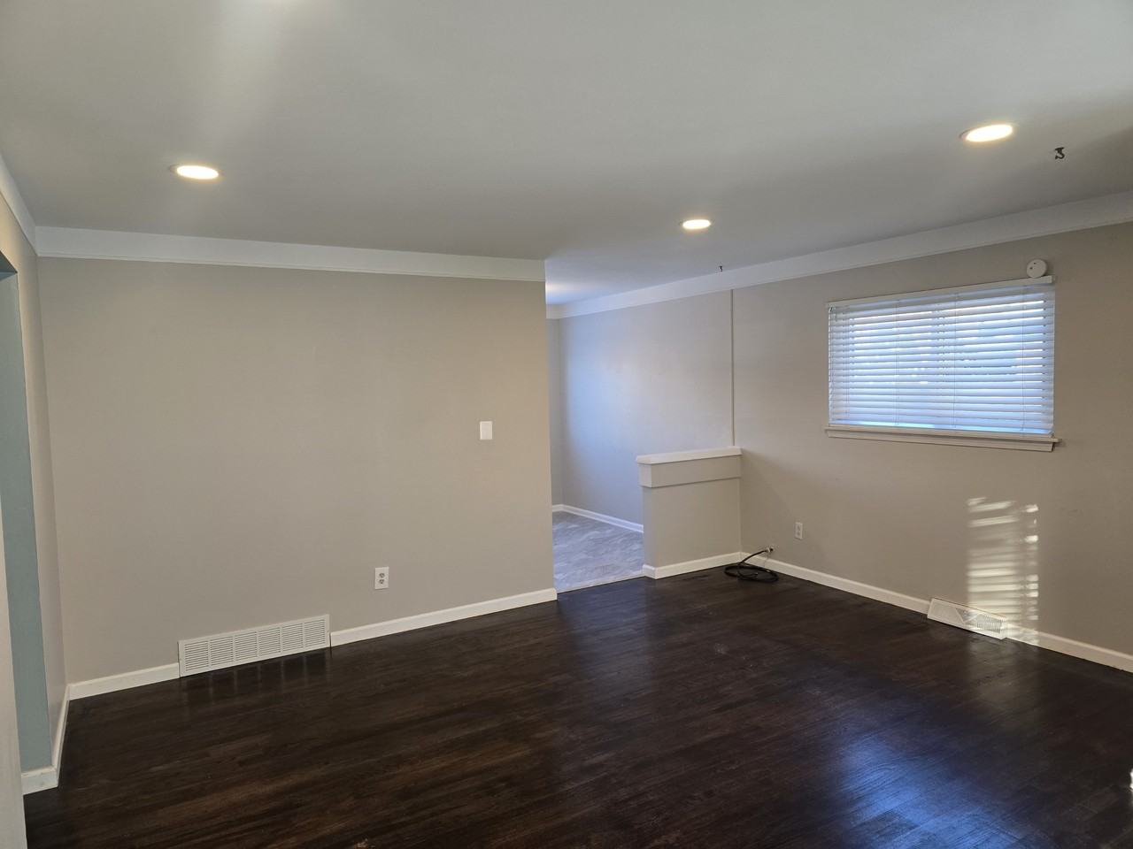 1111 N Kenwood Ave #1 - Photo 5 of 10