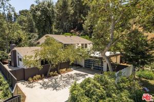 featured image of 2313 Banyan Dr