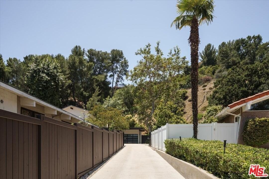 2313 Banyan Dr - Photo 6 of 47