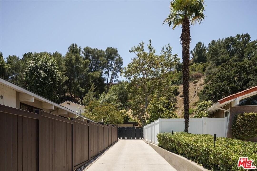 2313 Banyan Dr - Photo 7 of 47