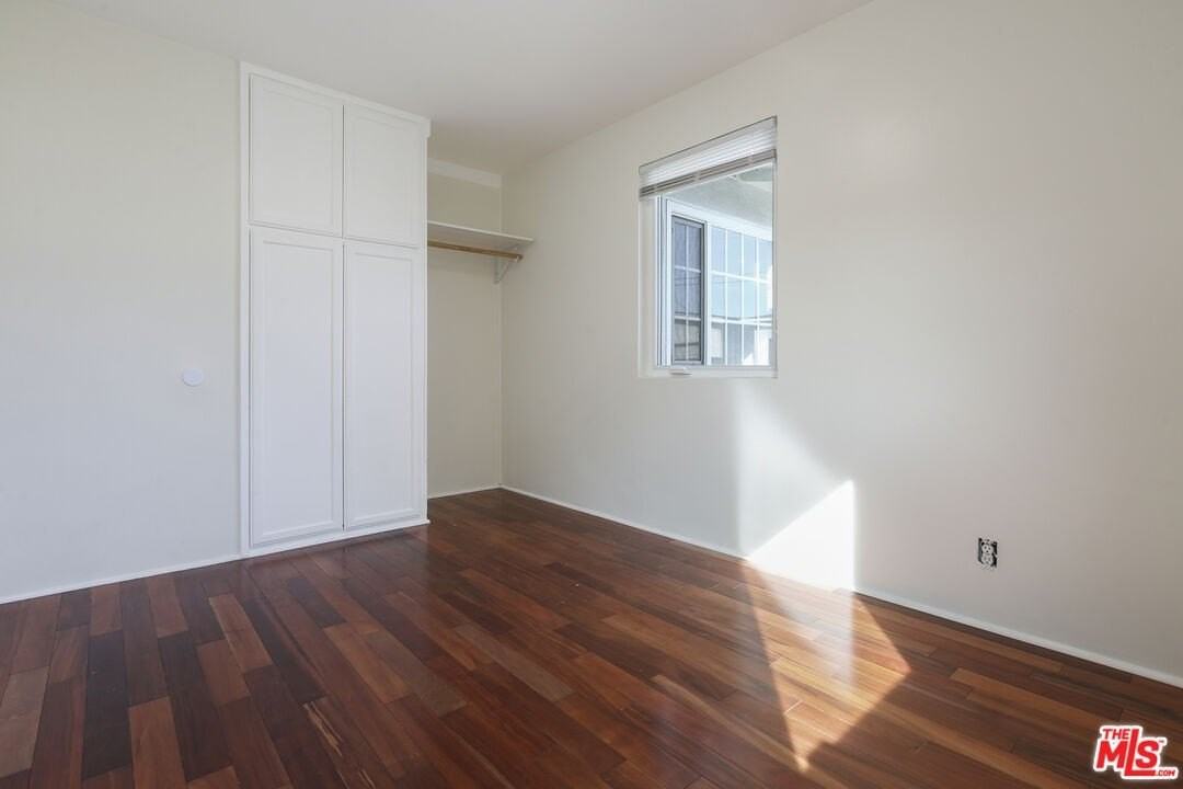 8324 Barnsley Ave - Photo 6 of 8