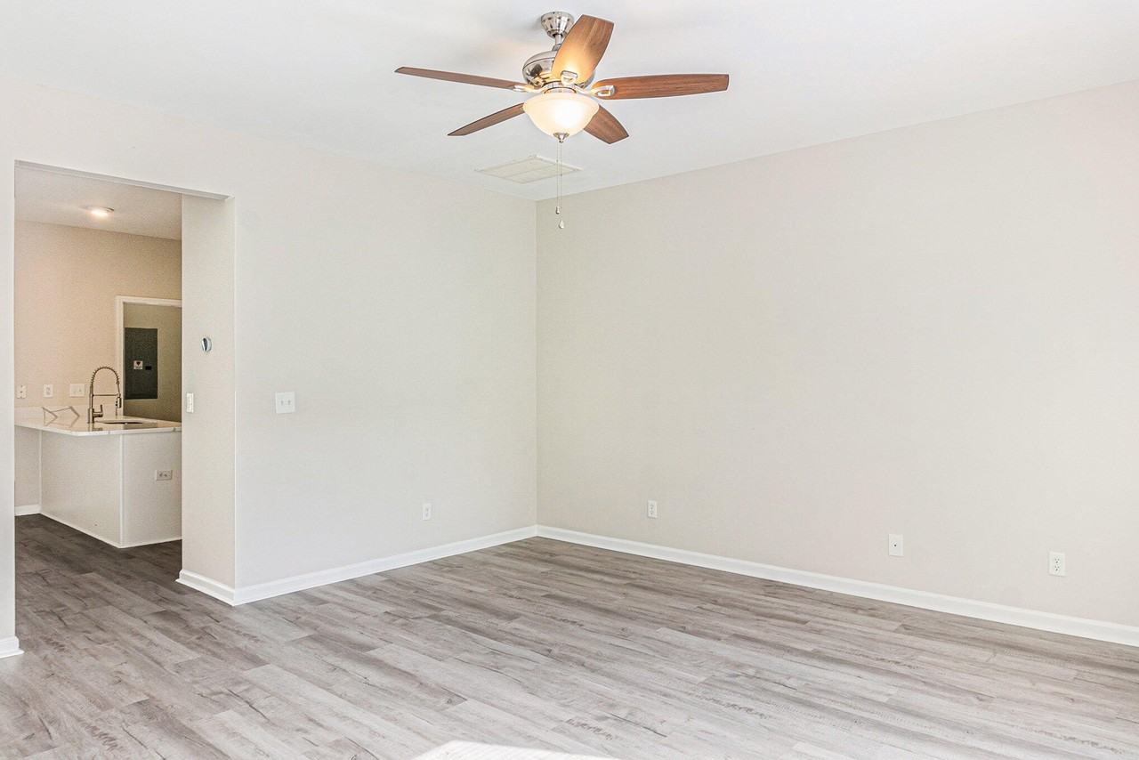 1045 Lexi Ct - Photo 3 of 20