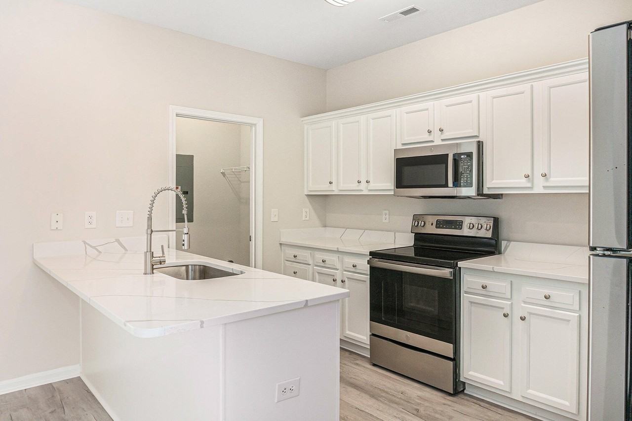 1045 Lexi Ct - Photo 5 of 20