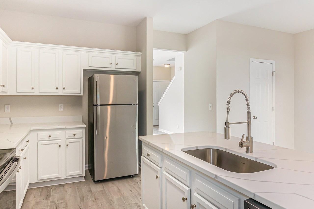 1045 Lexi Ct - Photo 6 of 20