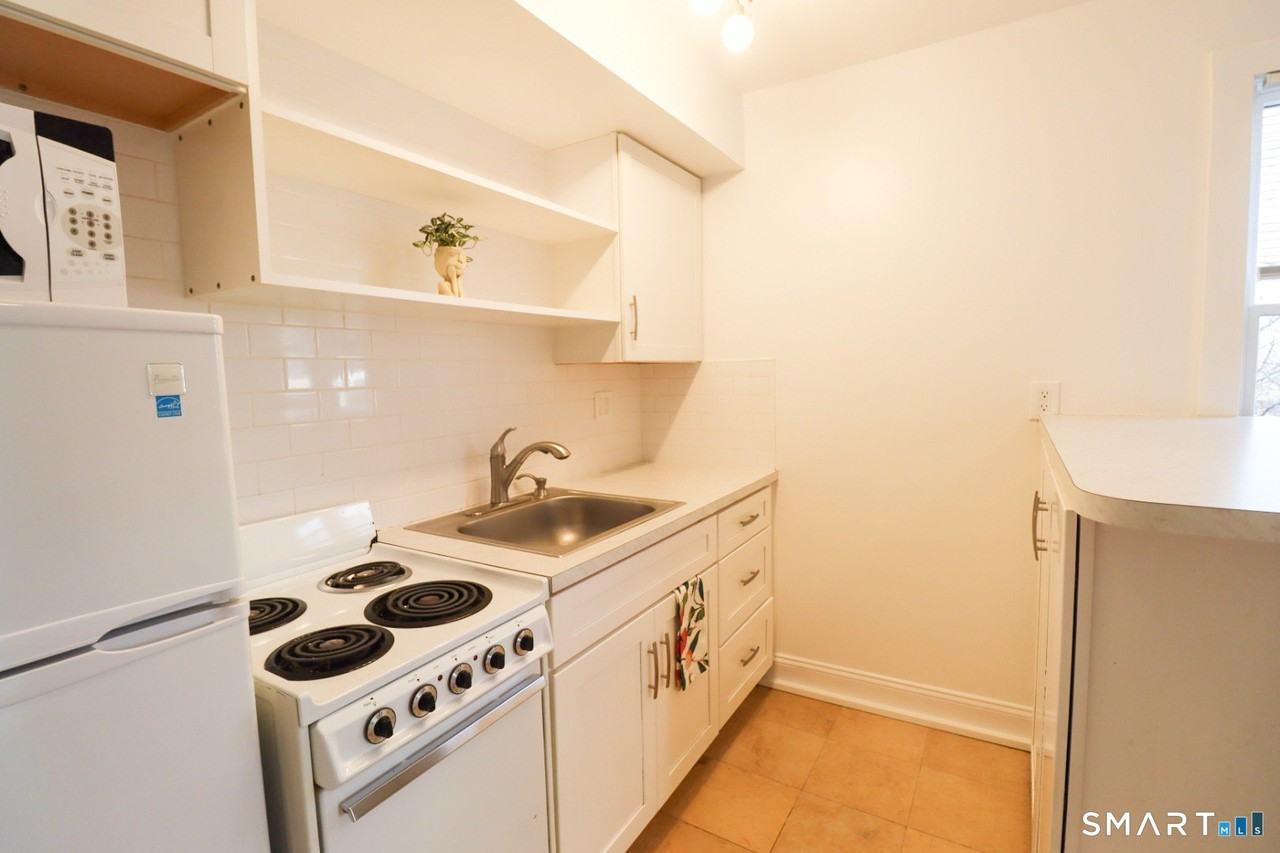 51 Franklin St - Photo 4 of 12