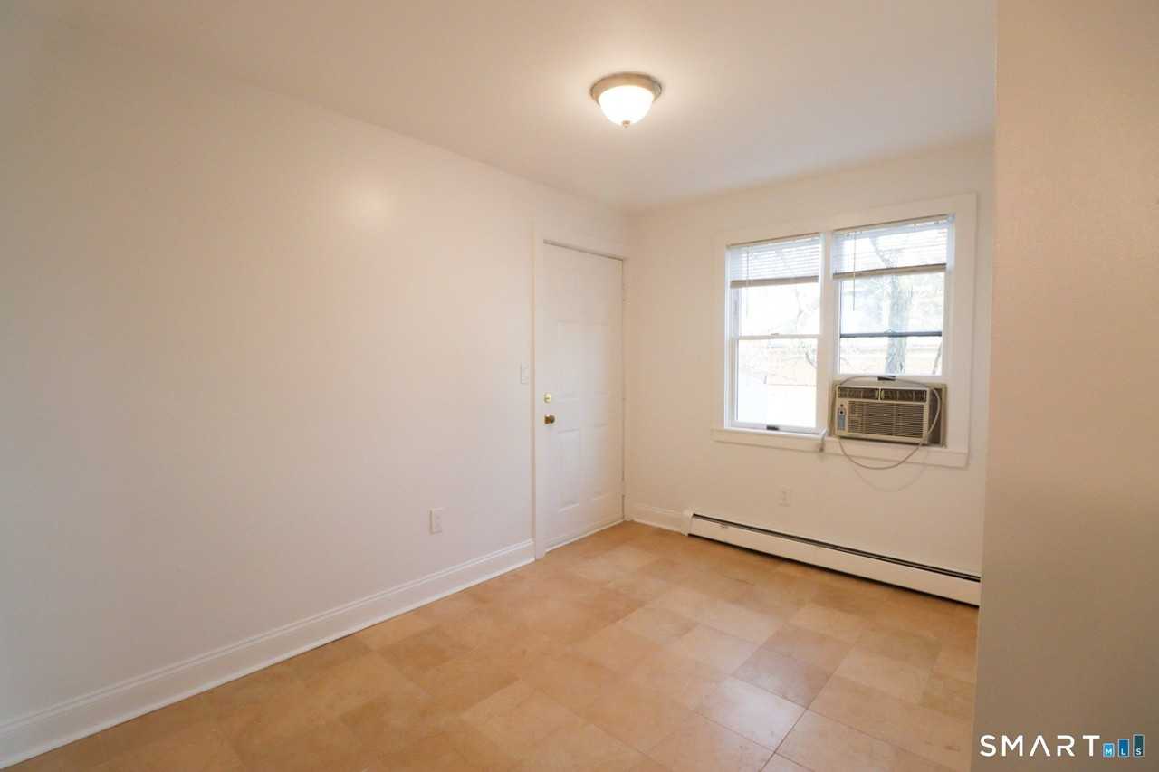 51 Franklin St - Photo 5 of 12