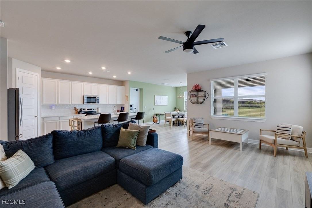 44216 Saddlewood Ct - Photo 4 of 20