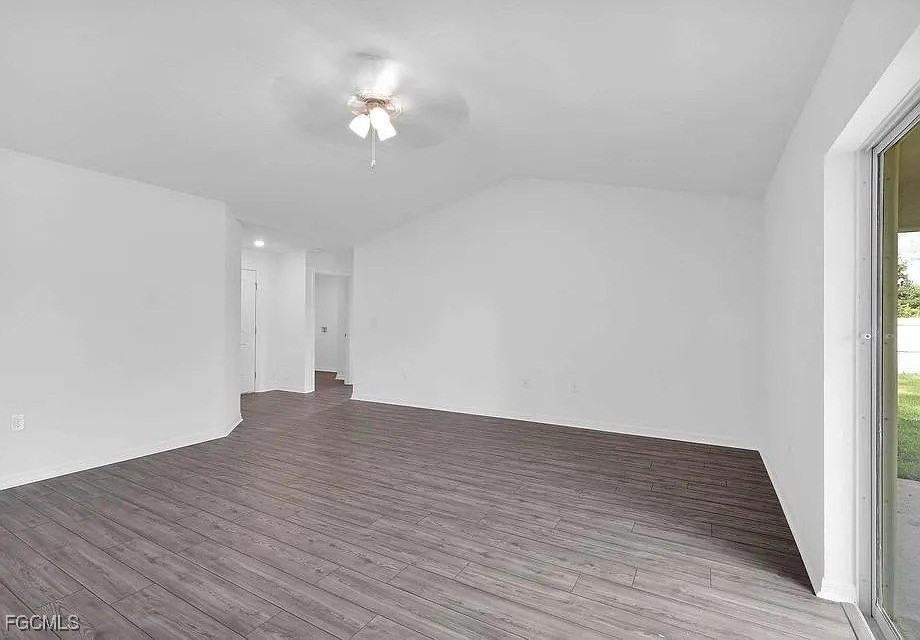 242 Lisette St - Photo 5 of 14